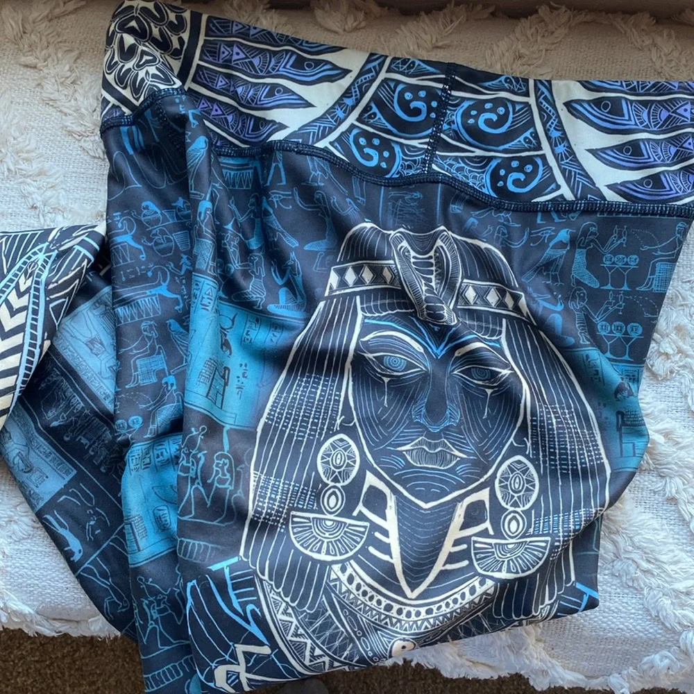 Stylish Blue Patterned Leggings - Picture 6 of 6